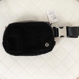 *SOLD* Lululemon Fleece Everywhere Belt Bag Black